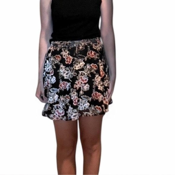 American Eagle Outfitters Dresses & Skirts - American Eagle Coquette black velvety mini skirt, size XS. Floral design.
